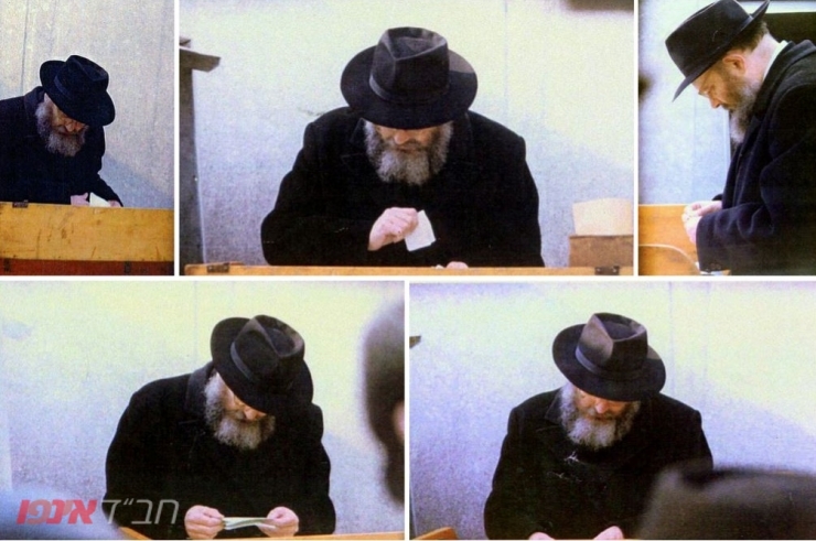 Photos: The Rebbe by the Ohel - Chabadinfo.com